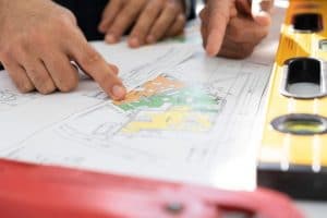 ouvrier-du-batiment-construction-site